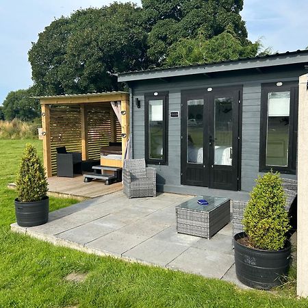 Dolafon Farm Luxury Glamping Cabin With Hot Tub เซนต์แอซัฟ ภายนอก รูปภาพ
